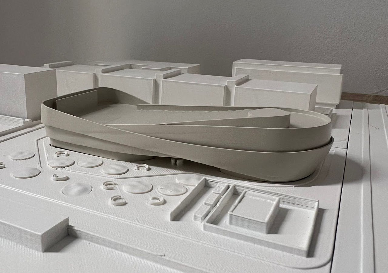 Maqueta del Museo del Cine de Málaga en su contexto urbano.